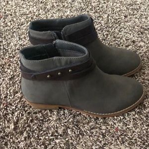 Harper canyon booties size 3